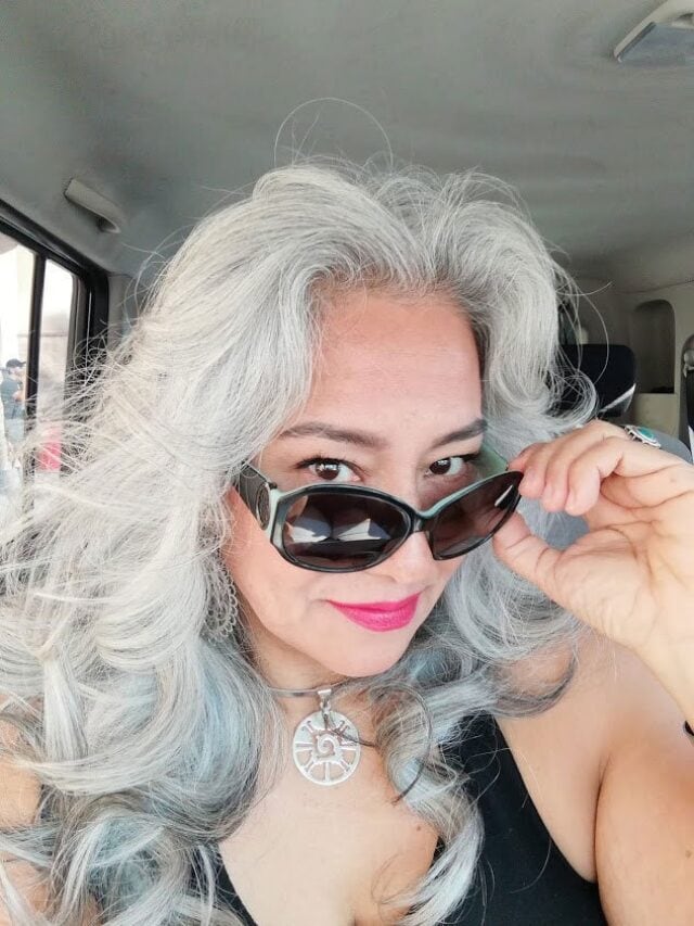 Mireya’s Stunning Transformation: From Colored Hair to Gorgeous Silver Locks