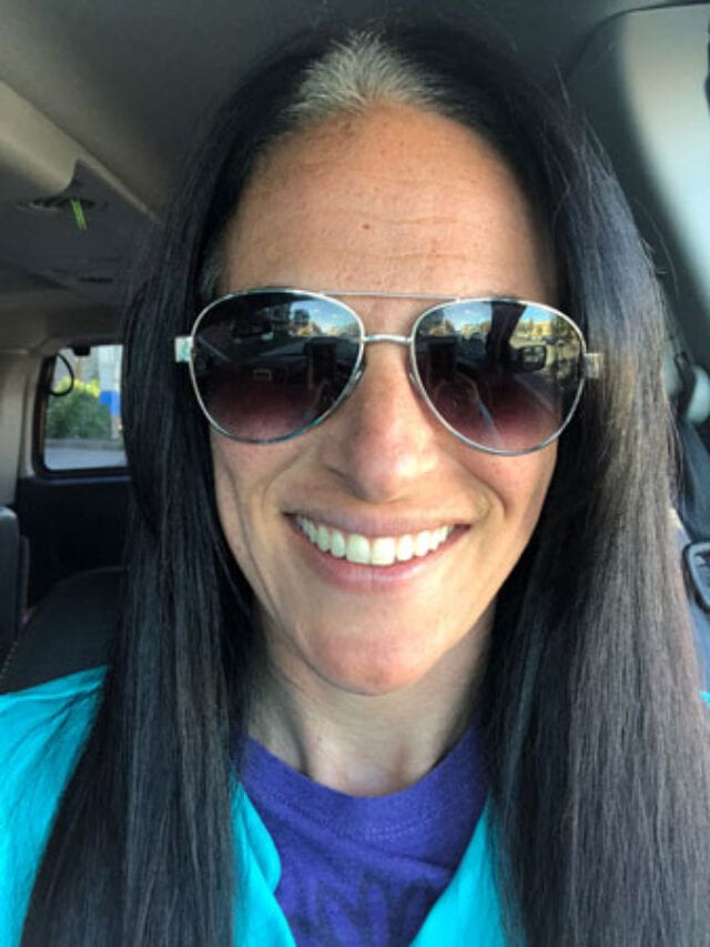 The Inspiring Journey of Karen Rich’s Silver Hair Transition – Embracing Beauty and Individuality